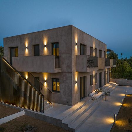לאסי Topos Suites מראה חיצוני תמונה
