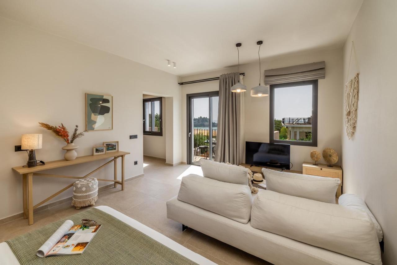לאסי Topos Suites מראה חיצוני תמונה